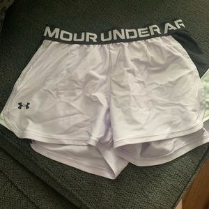 Women’s under armour low/mid rise size small. Only worn like 3 times